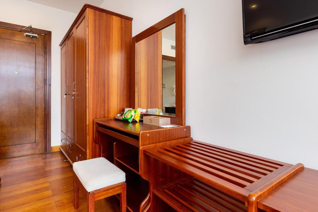 Silk Hong Ha Airport Hotel Ho Chi Minh City Exterior photo