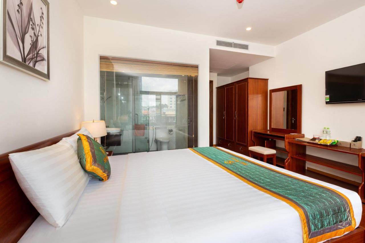 Silk Hong Ha Airport Hotel Ho Chi Minh City Exterior photo