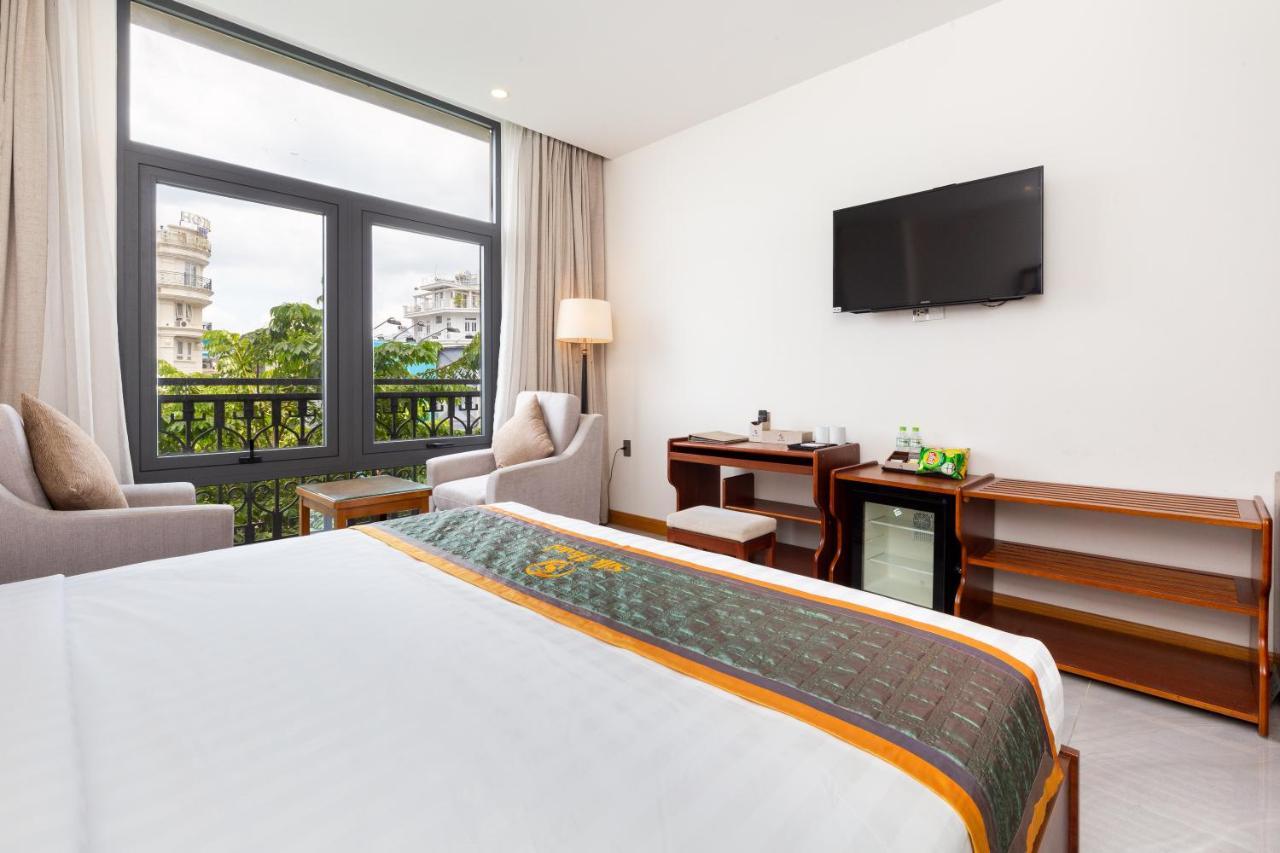 Silk Hong Ha Airport Hotel Ho Chi Minh City Exterior photo