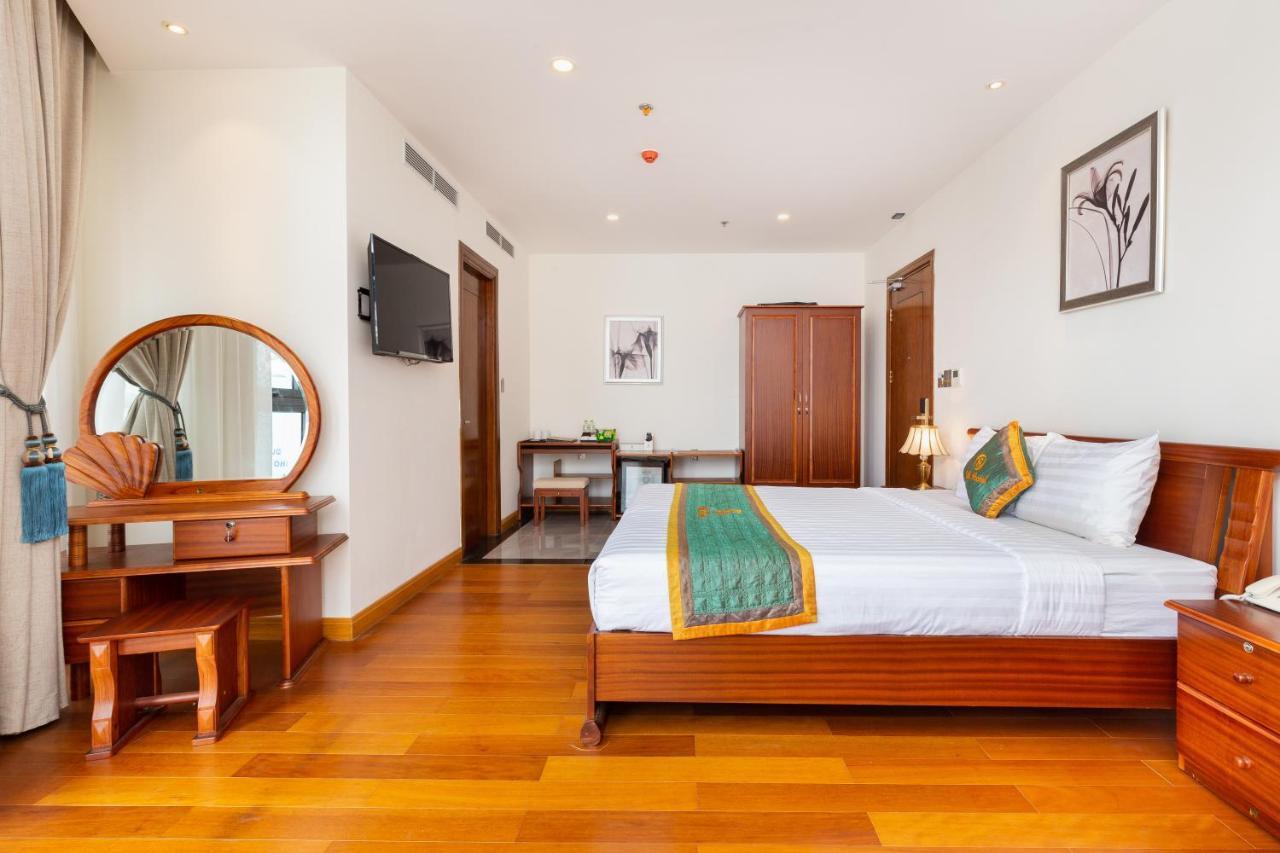 Silk Hong Ha Airport Hotel Ho Chi Minh City Exterior photo