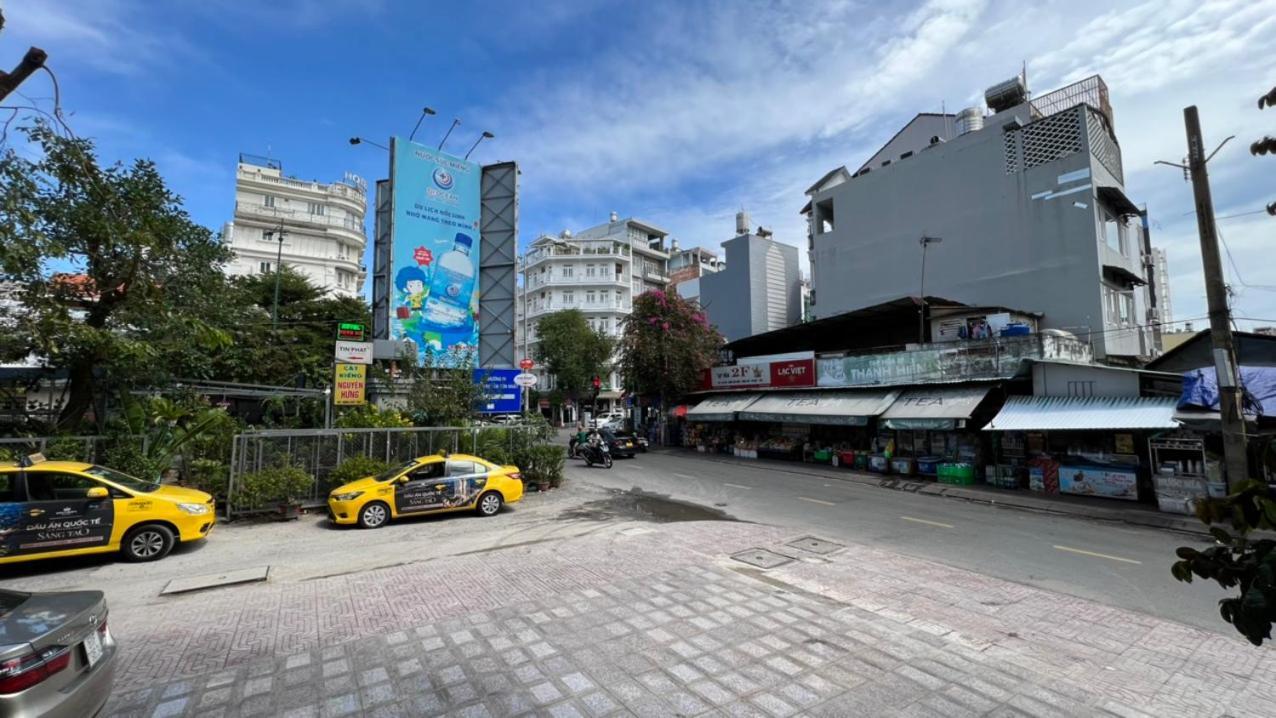 Silk Hong Ha Airport Hotel Ho Chi Minh City Exterior photo